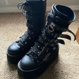 Demonia Damned-225 size 9